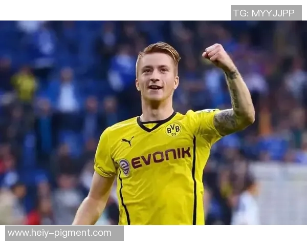 意大利足球场上的魅力男神们如何征服全球球迷的心